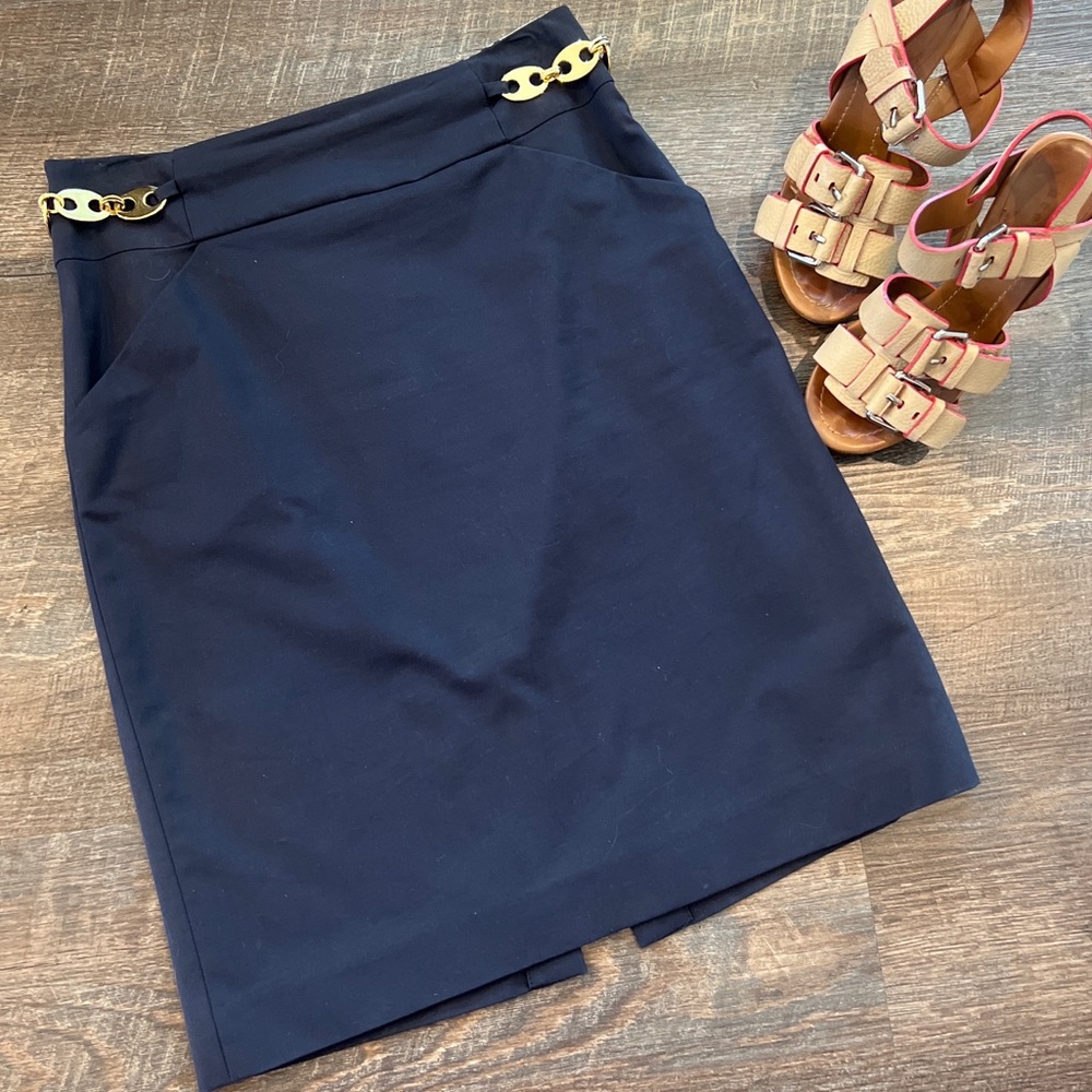 Milly navy straight pencil skirt lightweight chain accents on waist EUC size 4